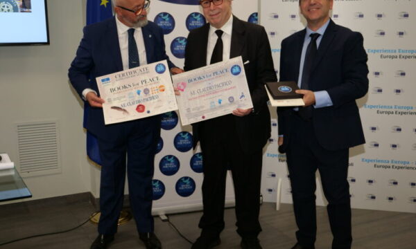 IADPES Award to HIS EXCELLENCY Mr. CLAUDIO PACIFICO